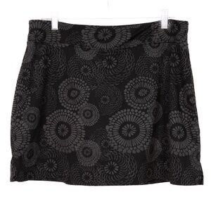 Tranquility by Colorado Clothing Black and Gray Patterned Skort, Size Large